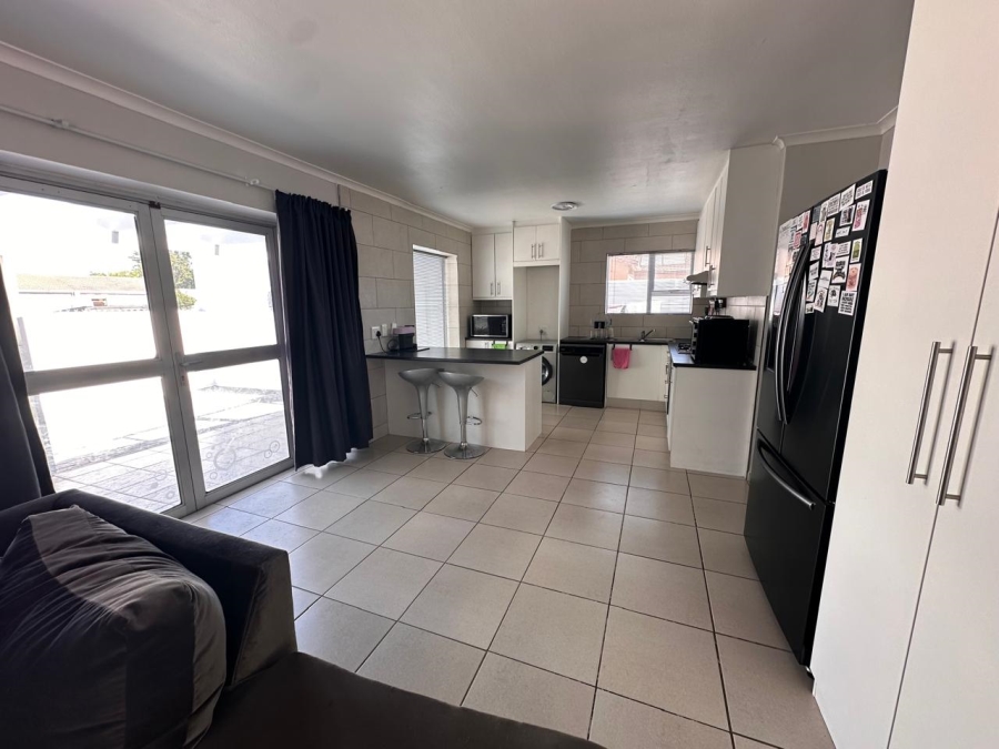 To Let 3 Bedroom Property for Rent in Table View Western Cape